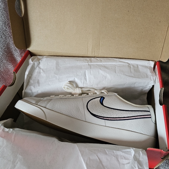 Nike Womens Blazer Low LX AV9371-101 Size 11.5 Summit White NIB Pink Blue Swoosh - Picture 9 of 11
